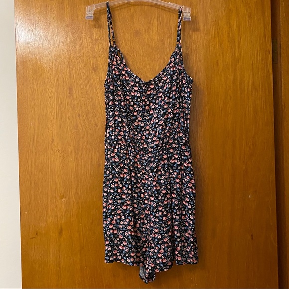 Price negotiable - H&M floral romper - Picture 2 of 7